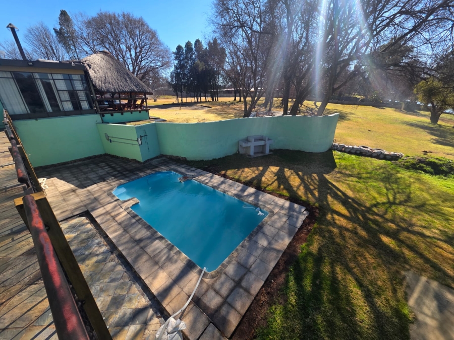 4 Bedroom Property for Sale in Lindequesdrif North West